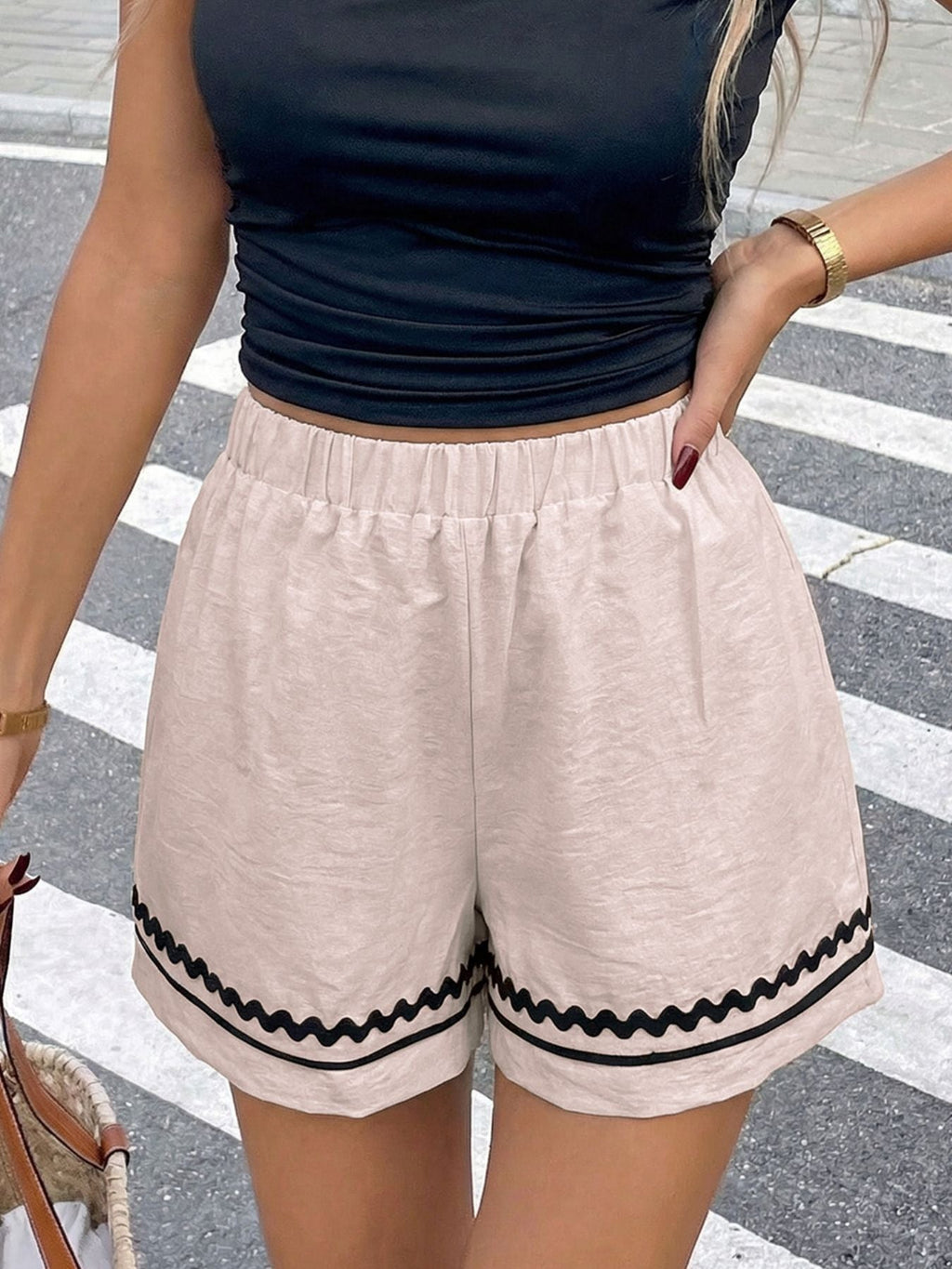 Elastic Waist Wavy Trim Casual Shorts product image 3