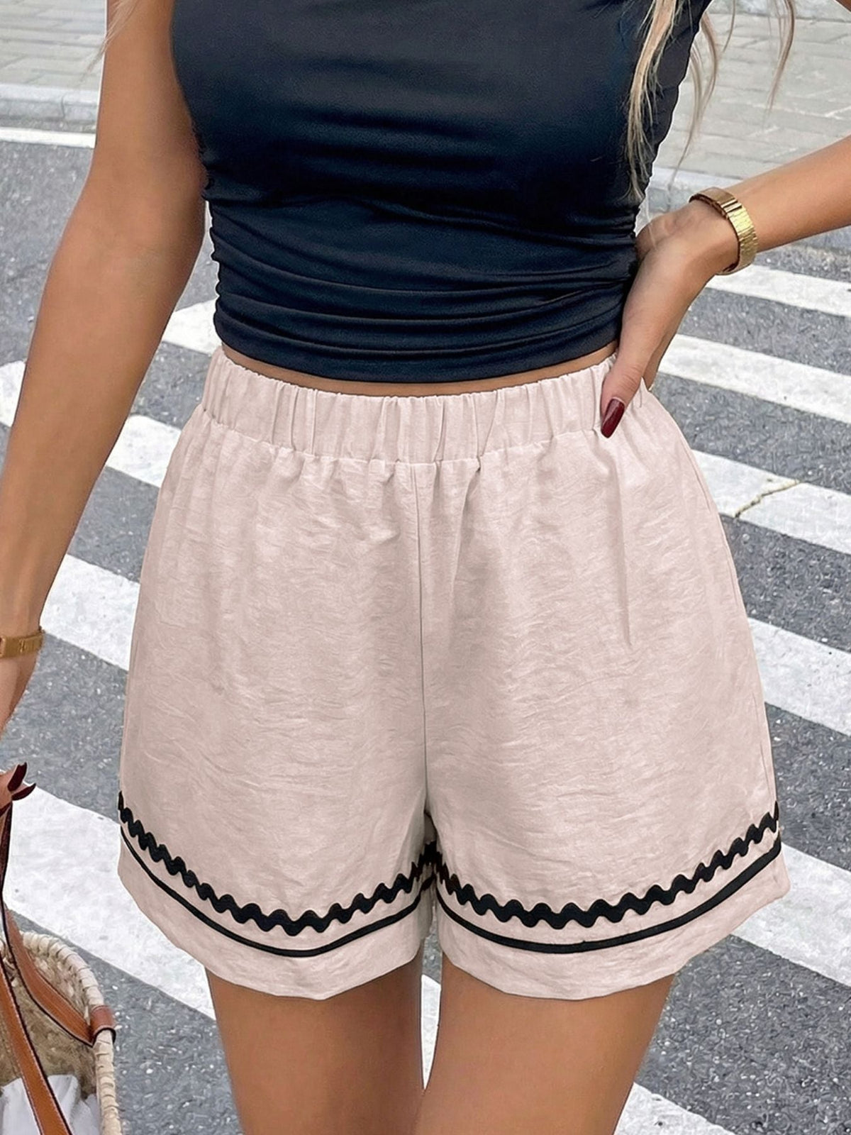 Elastic Waist Wavy Trim Casual Shorts product image 3